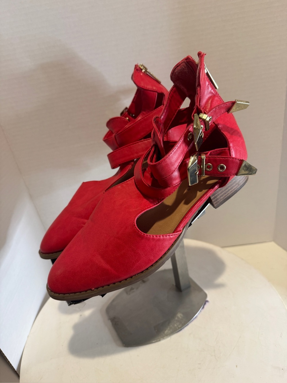 Breckelles Red Women’s Point Shoes size 9